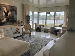 Building Photo - 561 Bayshore Dr