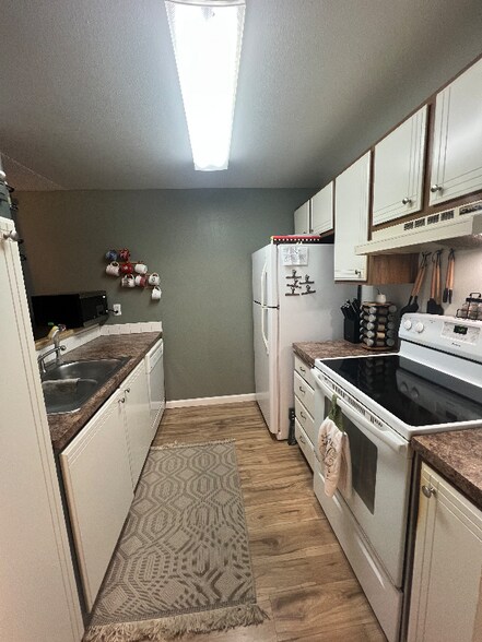 Building Photo - 6019 E 6th Ave