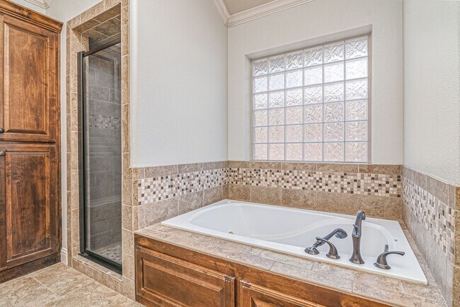 Building Photo - 5914 Llano Ct