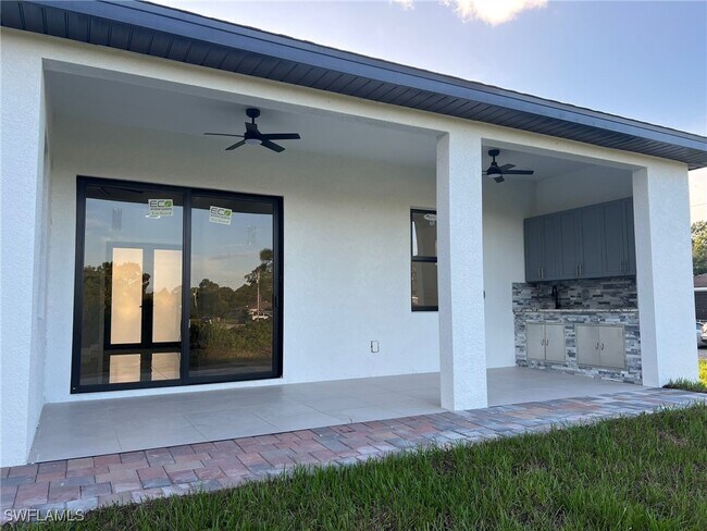 Building Photo - 813 Aiken Ave