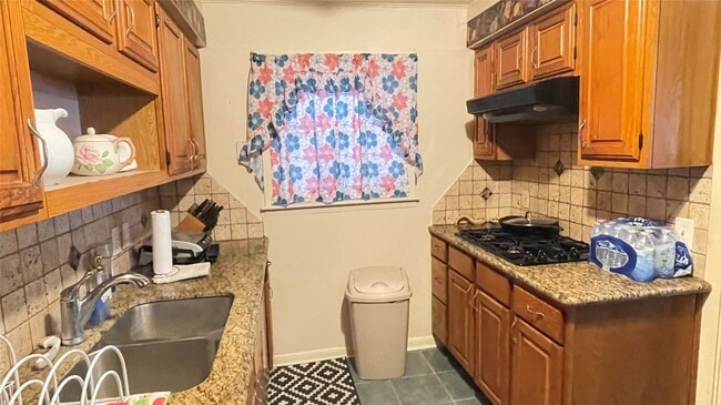 Building Photo - 17 Manor Way