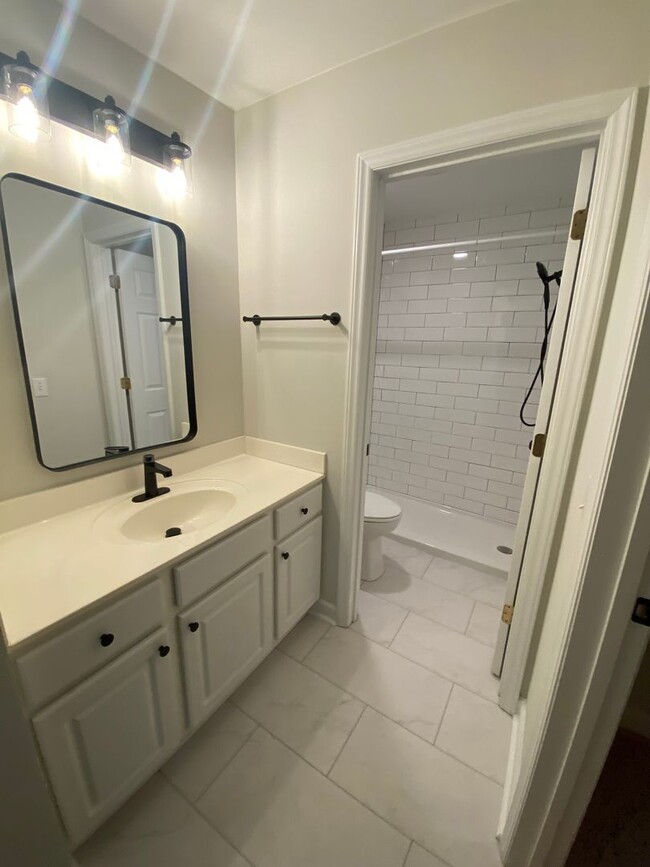 Building Photo - Updated Flooring and Bathroom! ~ 2 bedroom...