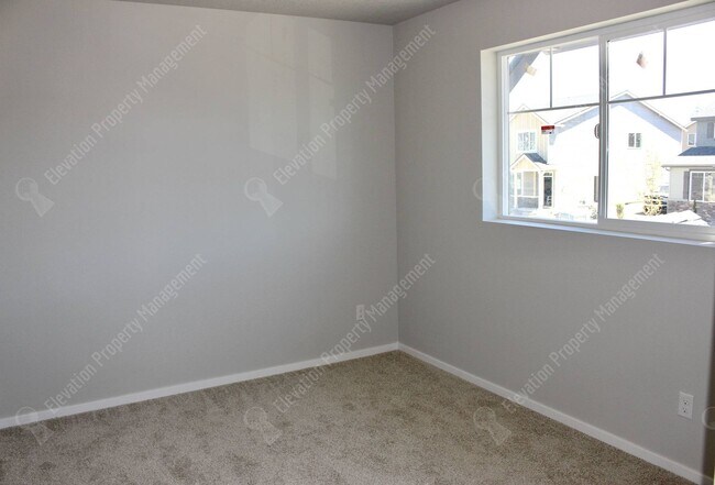 Building Photo - Home in Desirable Stone Creek – Close to t...