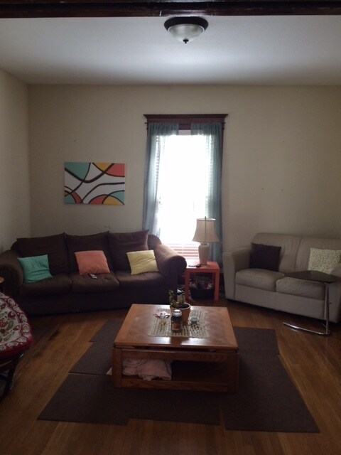 Building Photo - 4 BEDROOM 2 1/2 BATH $1695 Walk to WKU!