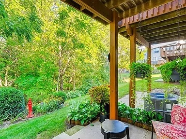 Building Photo - 8 Grandview Ct