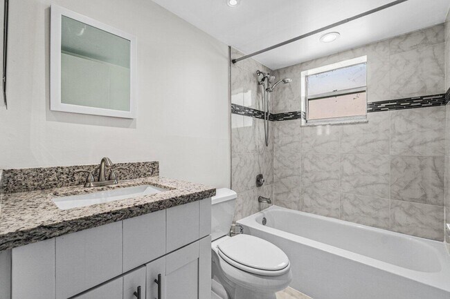Building Photo - 641 Normandy Ln
