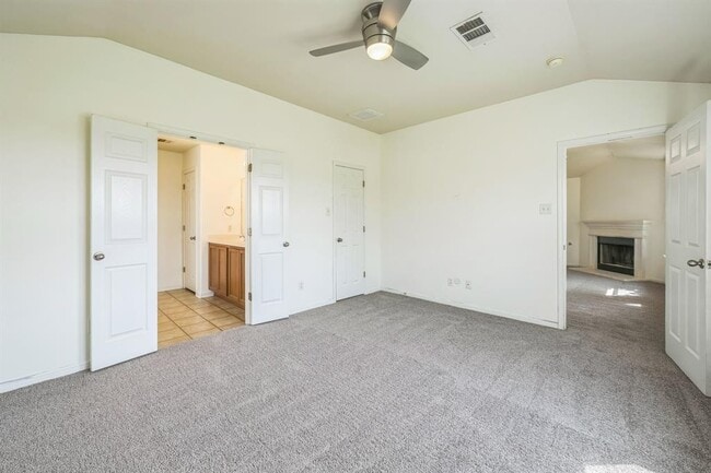 Building Photo - 18509 Sandy Bottom Dr