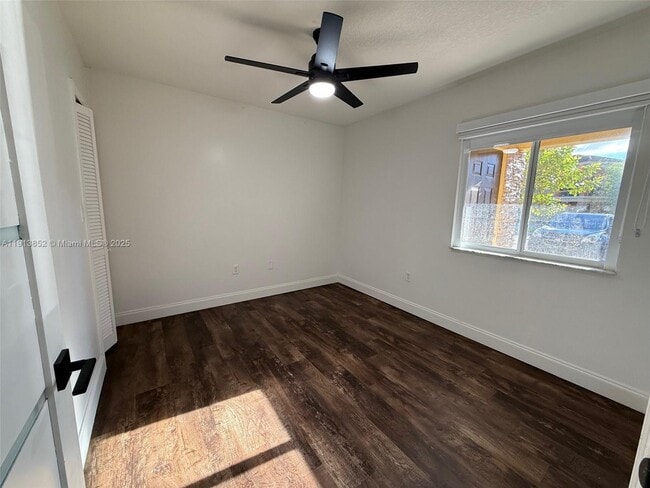 Building Photo - 930 NE 34th Ave