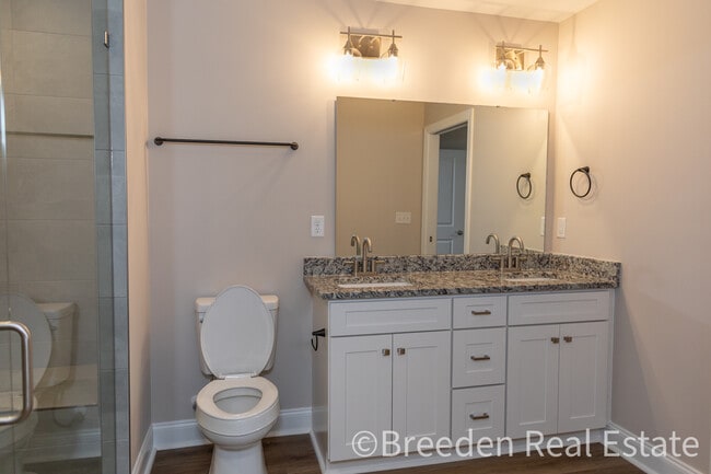 Building Photo - 804 5th Ave SW