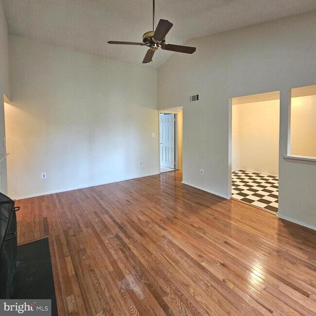 Building Photo - 7754 New Providence Dr