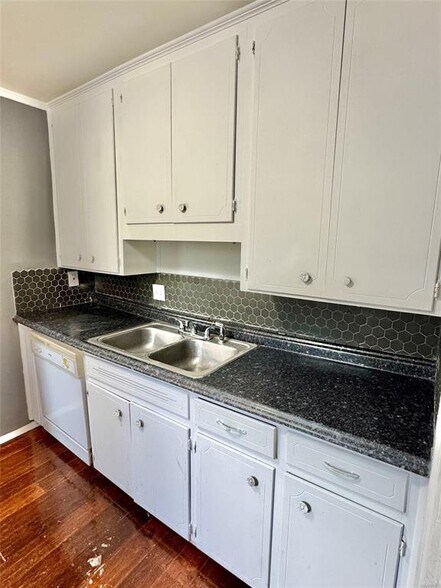 Building Photo - 208 Bradley Dr