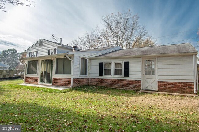 Building Photo - 5931 Peverill Dr