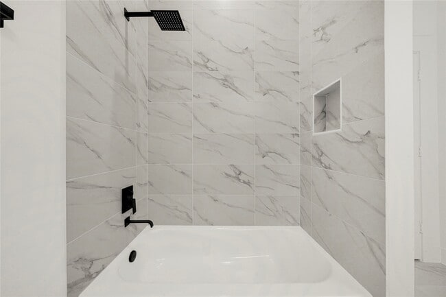 Building Photo - 4916 Lavender St
