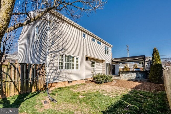 Building Photo - 6421 Linway Terrace