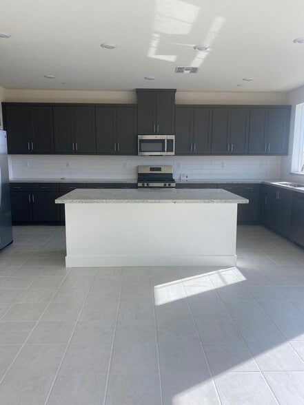 Building Photo - 2466 Elan Dr