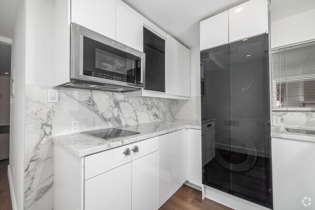Studio - 341SF - Kitchen - 3004 Kelton Ave