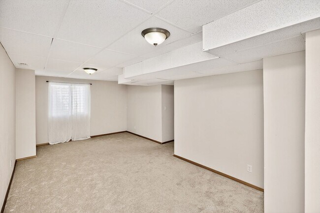 Building Photo - SPACIOUS LIVING!! 4 Bedroom, 3 Bathroom Home in Waukee!