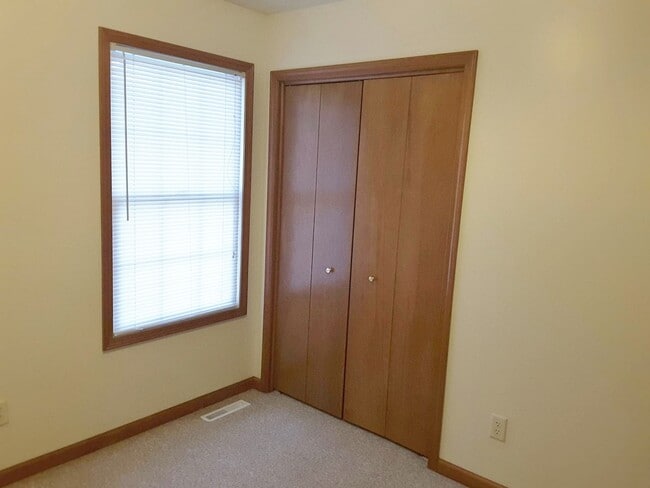 Building Photo - 3 Bedroom 2 Bathroom Single Family Home in...