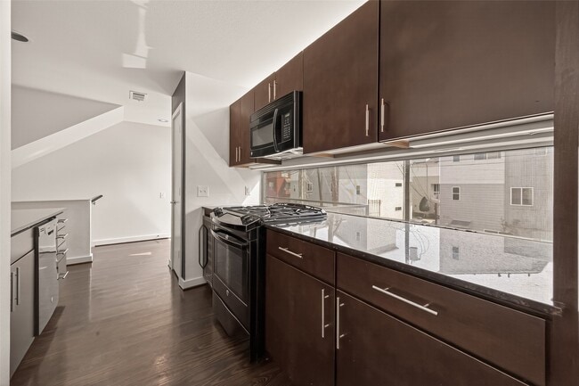 Building Photo - 405 Meadow St