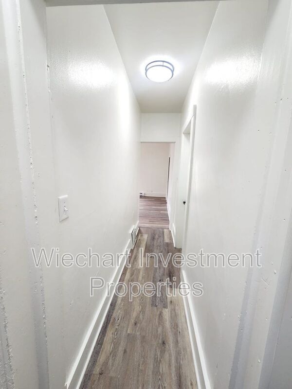 Building Photo - 931 1/2 W Wayne St