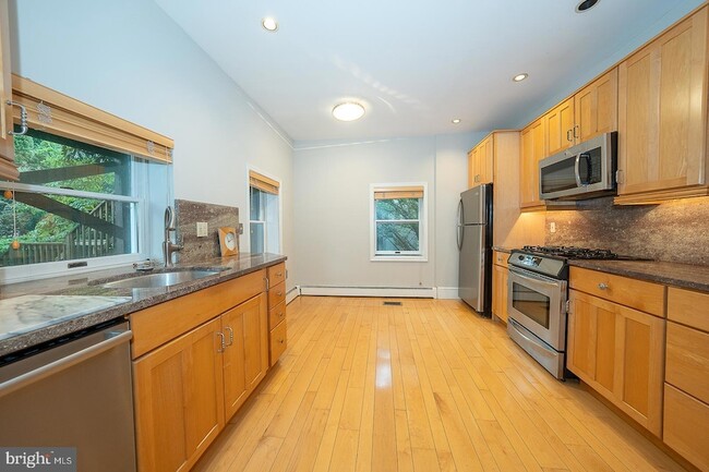 Building Photo - 212 Elm Terrace