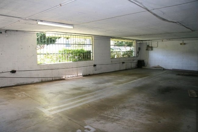 Building Photo - 3640 Cardiff Ave