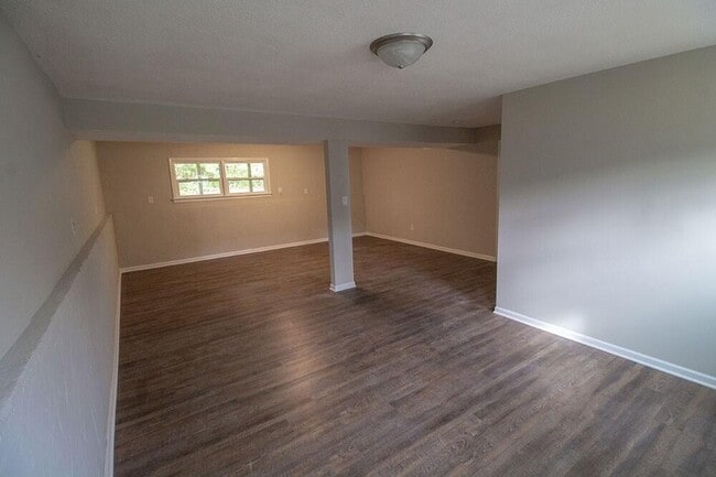 Building Photo - 1909 Newton Dr