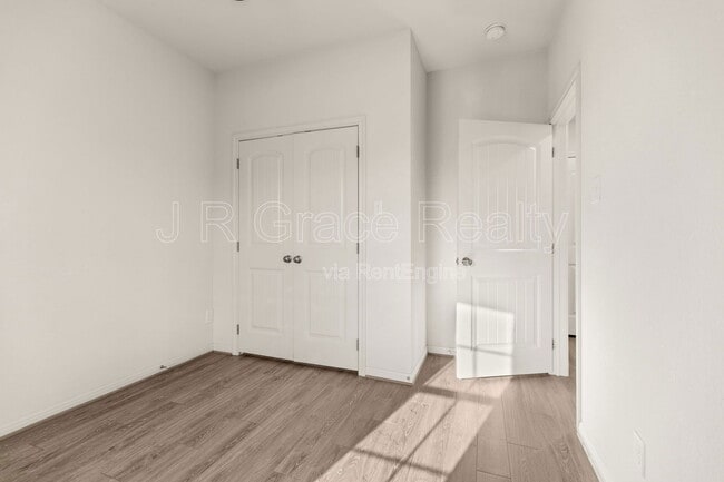Building Photo - 114 Tomahawk Dr