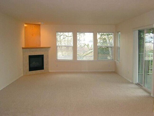 Building Photo - Walnut Grove 2 Bedroom, 2 Bath Condominium