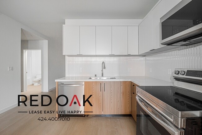 Building Photo - 856 S Gramercy Dr