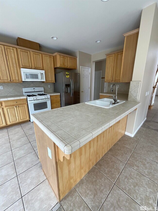 Building Photo - 2847 Falcon Ridge Dr