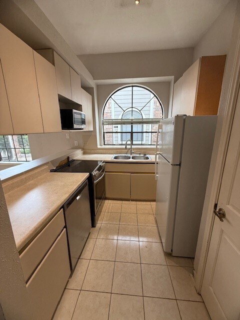 Building Photo - 8888 Benning Dr