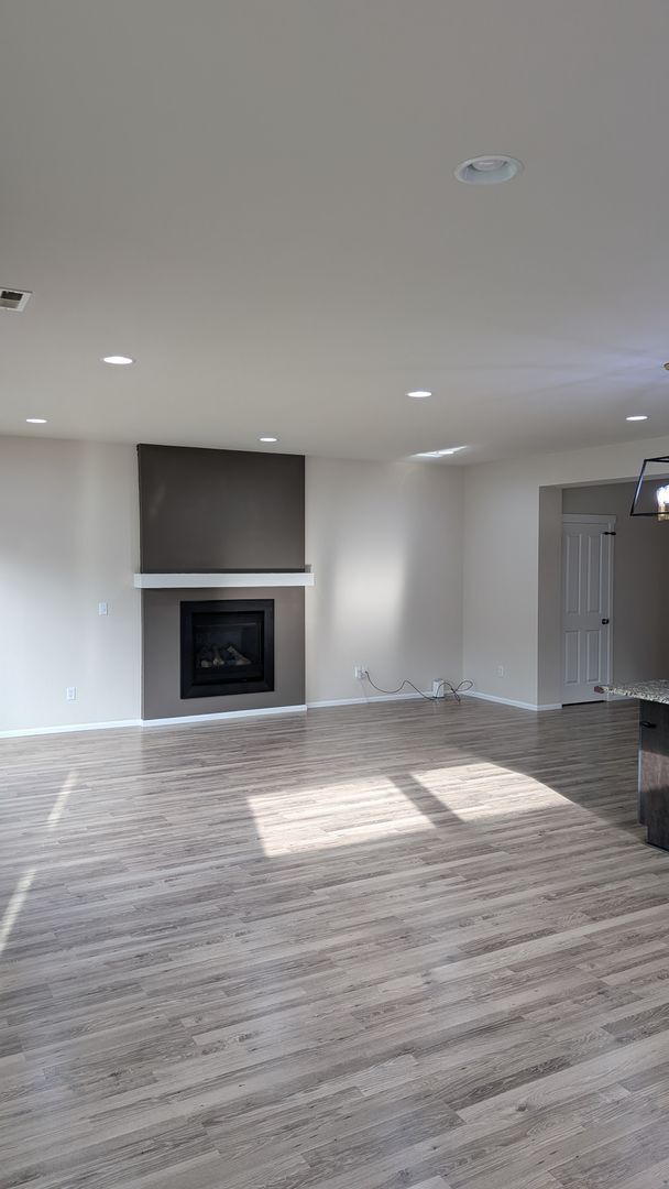 Building Photo - 5 bedroom Marysville 2 story home