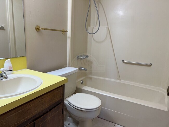 Building Photo - 3808 Peaks Dr