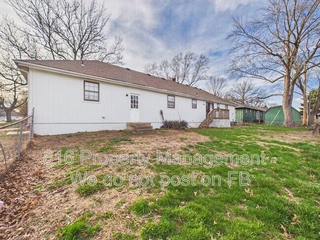 Building Photo - 3929 S Carriage Ln