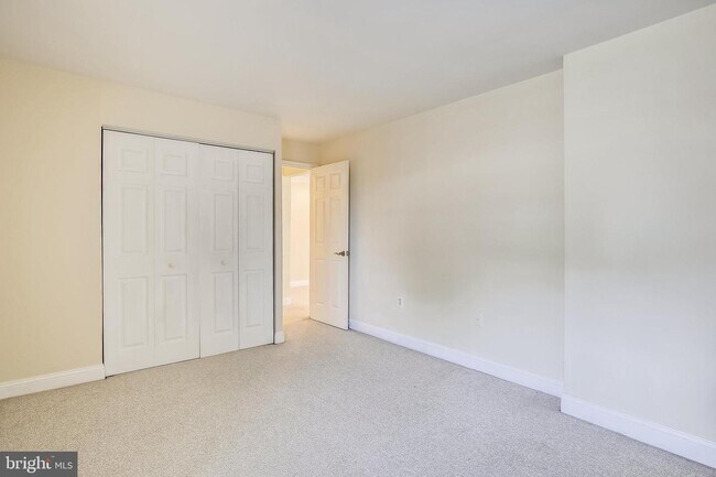 Building Photo - 1952 Kennedy Dr