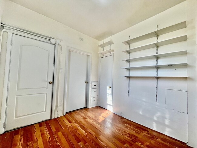 Building Photo - Available in December! Charming 2 bedroom 1 bath ranch style duplex