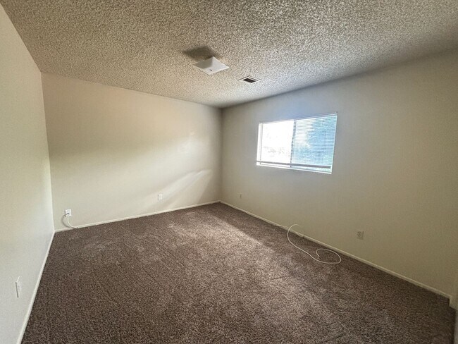 Building Photo - 43301 20th St W