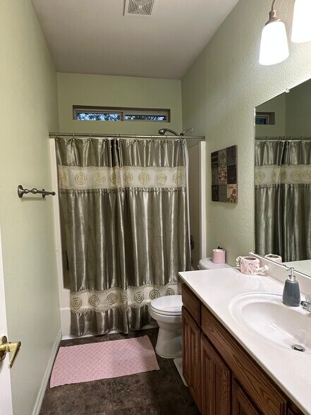 Second bath - 1165 Albatross Ct