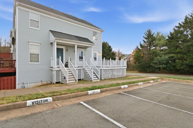 Building Photo - 15663 Viewpoint Cir