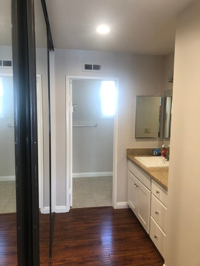 Master Bathroom - 39 Thicket