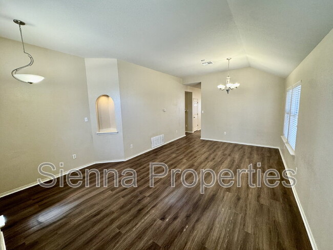 Building Photo - 909 House Creek Dr