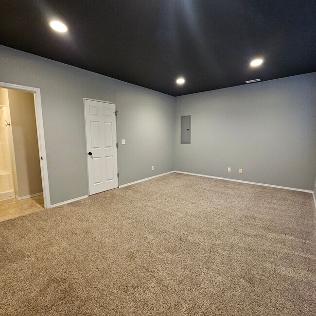 Building Photo - Beautiful Home with Mt. Rainier Views – Close to PSNS & Ferries