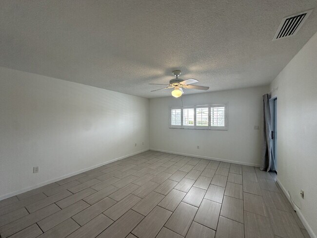 Building Photo - Direct Canal Front Home