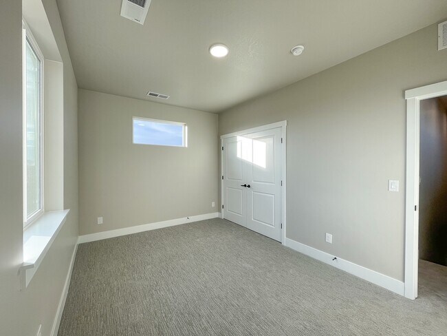 Building Photo - 6273 S Binky Ave