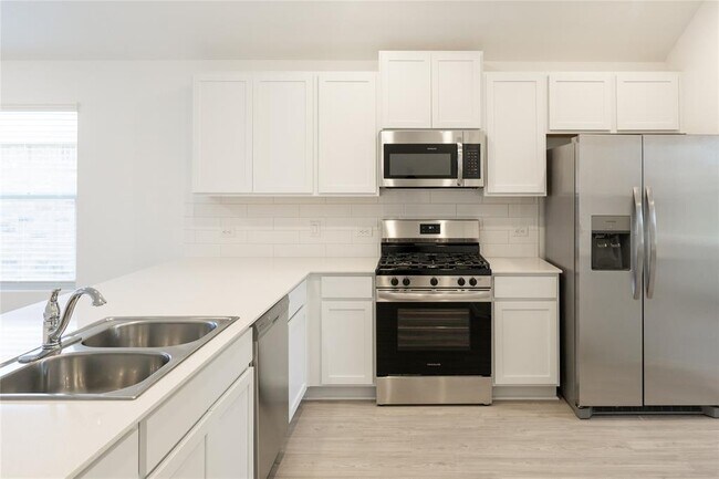Building Photo - 153 Sormonne Lp