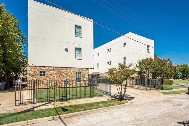 Primary Photo - 4713 Virginia Ave