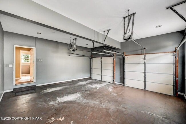 Building Photo - 115 Daffodil Dr