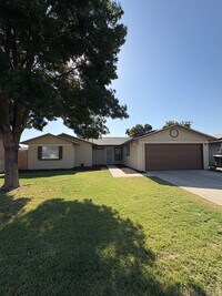 Building Photo - 4 Bed 2 Bath Single Family Home in Hanford!