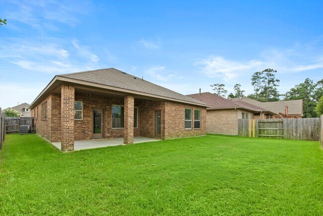 Building Photo - Come visit this beautiful home in the gate...